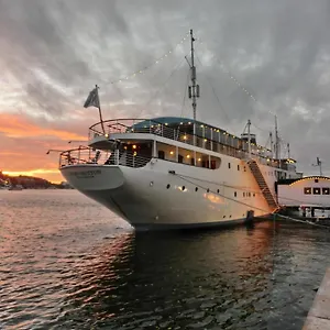 Maelardrottningen Yacht Bådhotel
